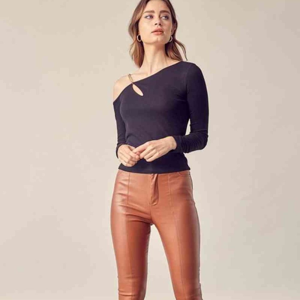 Chain Detail One Shoulder Top